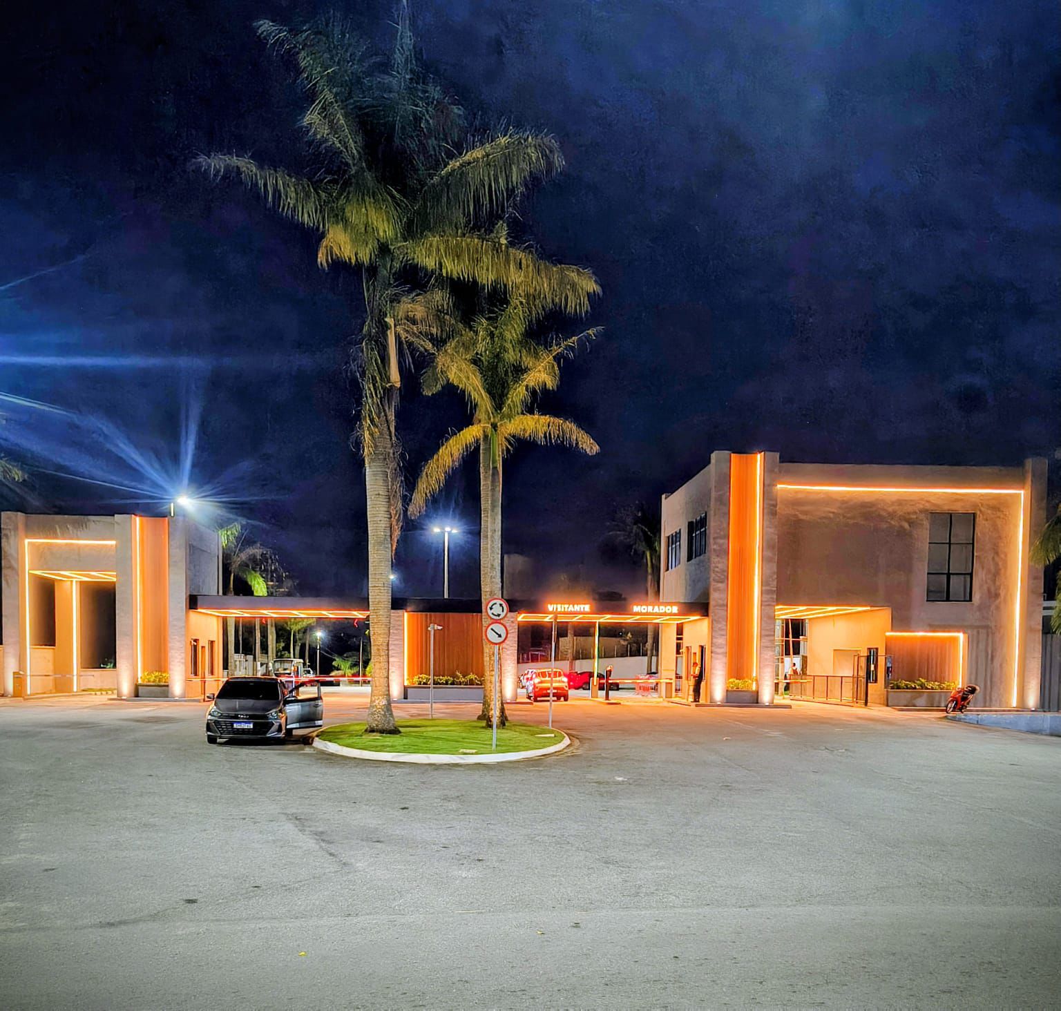 Portaria do Valville à noite